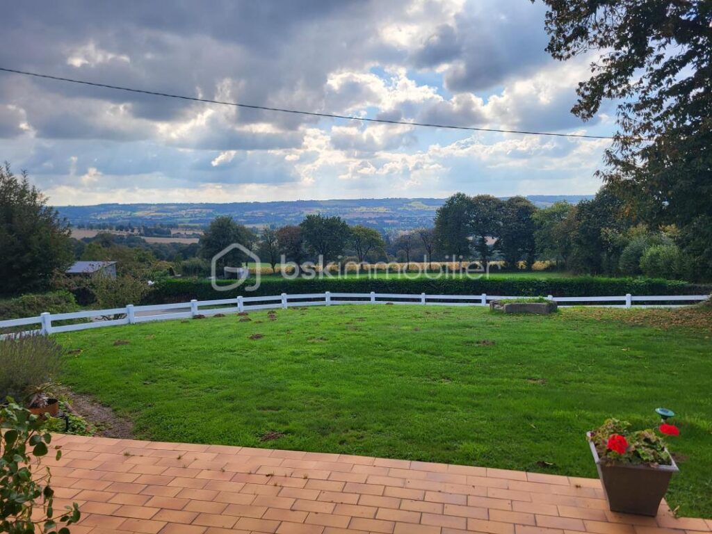 COUP DE CŒUR SUR LA COMMUNE DE SAINT-LAURENT-DE-CUVES – 6 pièces – 4 chambres – 138 m²