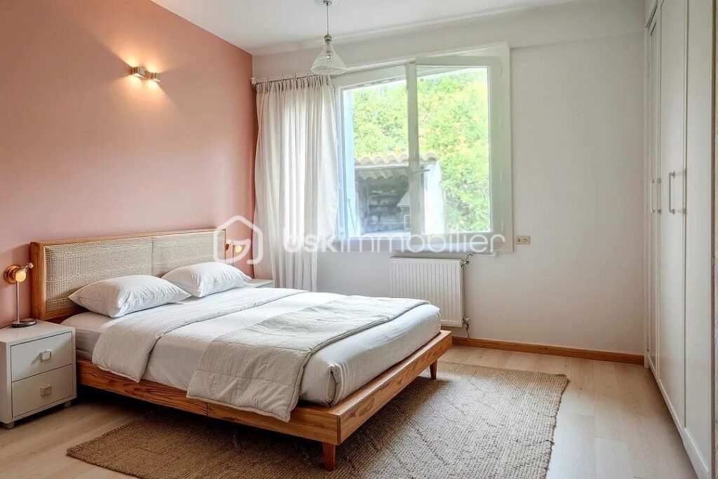 MAISON FAMILIALE AVEC VUE MER/ÉTANG, GARAGE ET SOUS-SOL AMÉNAGEABLE – LEUCATE VILLAGE – 4 pièces – 3 chambres – 110 m²