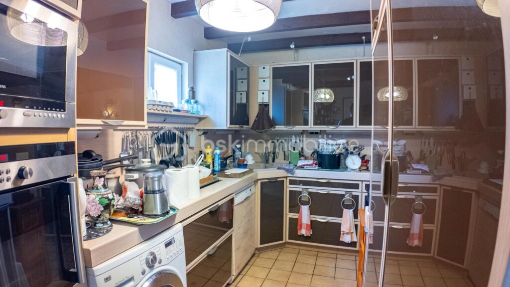 Magnifique longère de caractère avec beau terrain, véranda, annexes et grange sur la commune de Prémery – 6 pièces – 3 chambres – 171 m²