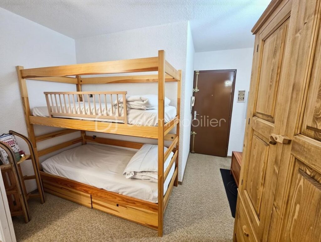 Valérie LARRIER propose en exclusivité – Studio d’environ 33 m² – Résidence Les 4 Saisons – 1 pièce – NR chambres – 32 m²