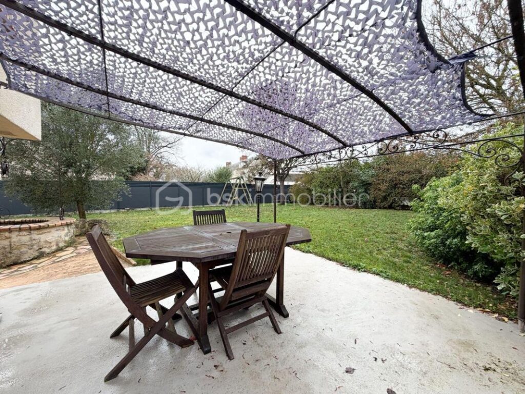 PROCHE MENNECY!!! SPACIEUSE MAISON INDEPENDANTE ! – 8 pièces – 5 chambres – 156 m²