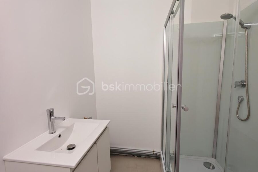 Appartement à vendre à Paris 20e arrondissement — Vue sur la ville — photo 13