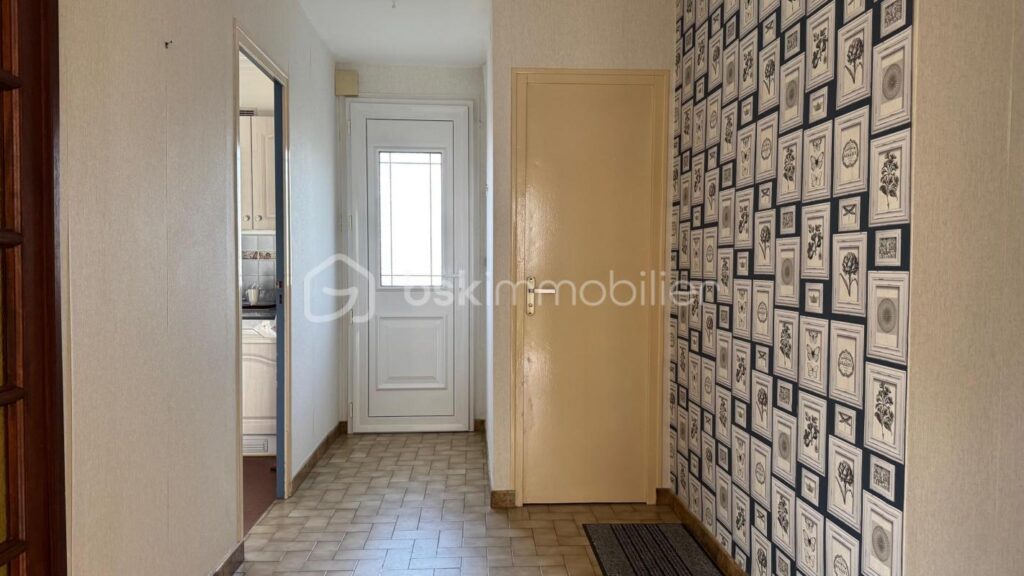 Maison familiale traditionnelle 7 pièces – 4 chambres – Grand sous-sol – Proche centre bourg de PACÉ – 6 pièces – 4 chambres – 120 m²