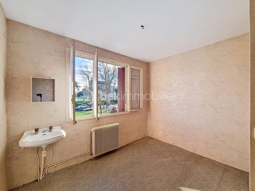 Maison à rénover, vue panoramique et fort potentiel locatif à Miradoux – 7 pièces – 5 chambres – 174 m²