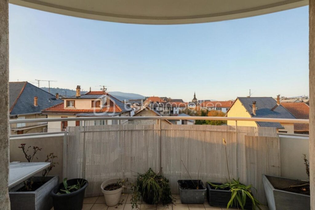 Centre-ville – T4 rénové avec balcon et vue dégagée – 4 pièces – 3 chambres – 83 m²