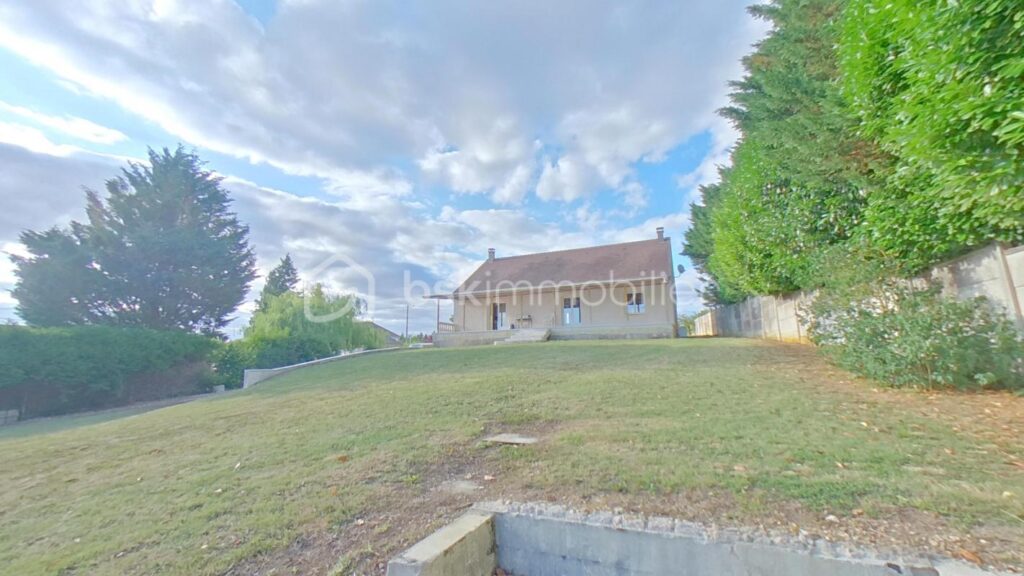 Pavillon de plain pied sur sous-sol de 127 m² sur 3450 m² de terrain – 5 pièces – 3 chambres – 127 m²