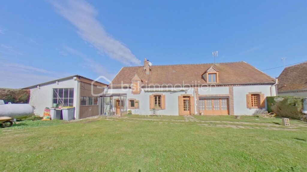 Maison de Campagne de plain pied de 132 m² avec grenier aménageable dans un environnement verdoyant – 5 pièces – 3 chambres – 132 m²