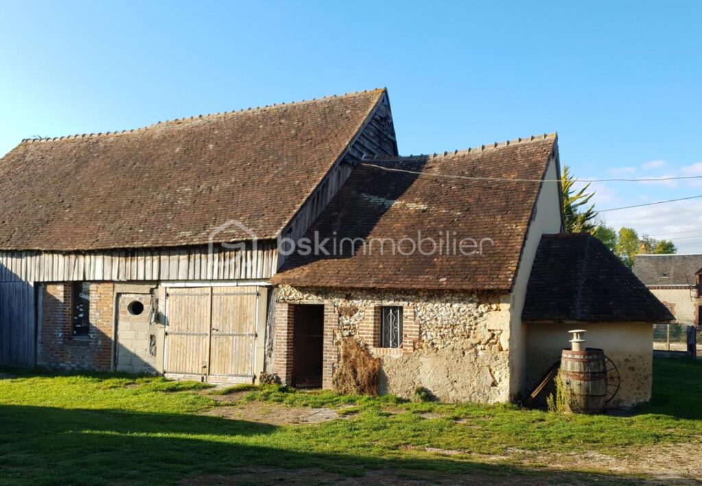 Ancien Corps de ferme rénové et de Plain-pied sur la Commune d’Arrou – 5 pièces – 4 chambres – 109 m²