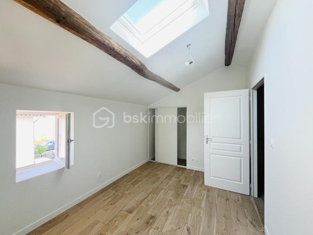 Maison de charme rénovée – 135m² au cœur d’une ferme rénovée – Proche Villefranche-sur-Saône – 4 pièces – 3 chambres – 120 m²