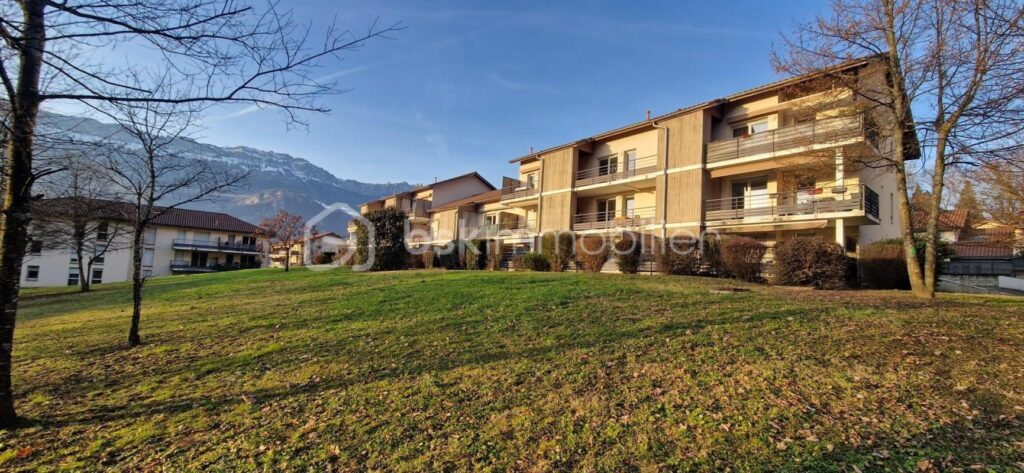 LUMINEUX T3 SANS VIS-À-VIS – 3 pièces – 2 chambres – 66 m²