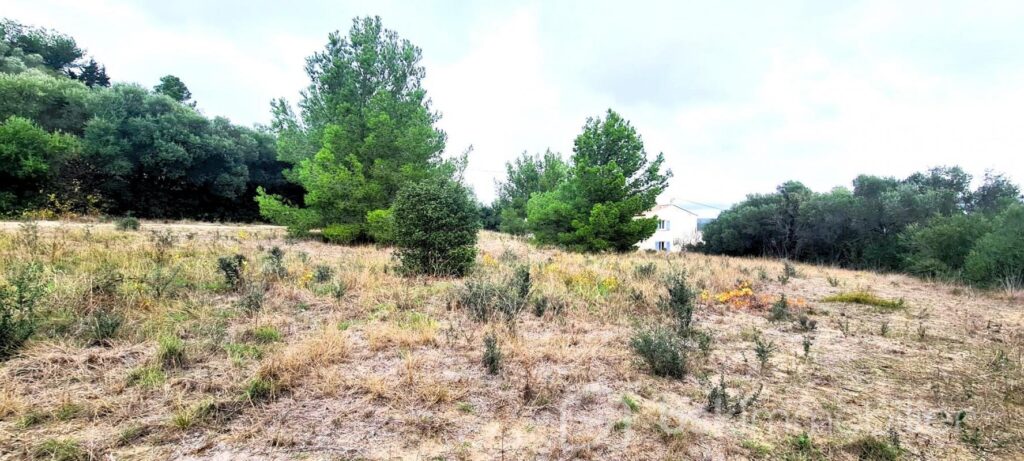 RARE- TERRAIN CONSTRUCTIBLE AVEC VUE++ – NR pièces – NR chambres – 1220 m²