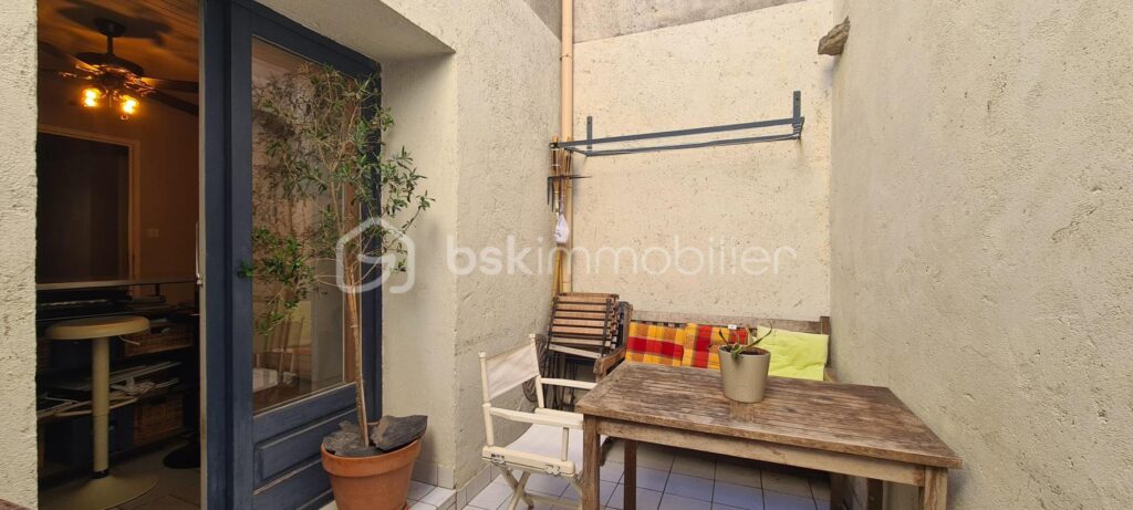 *** Maison de village de 146m²- Cour- Loggia- T2 en RDC- Vue- La Palme *** – 6 pièces – 3 chambres – 146 m²