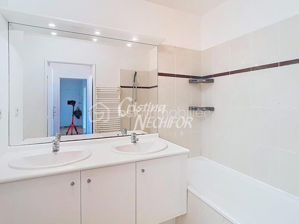 🏡 Bel appartement de 4 pièces avec balcon, DPE C, une place de parking en sous-sol, possibilité d’acheter une autre, une grande Cave, à Montévrain – 4 pièces – 3 chambres – 76 m²