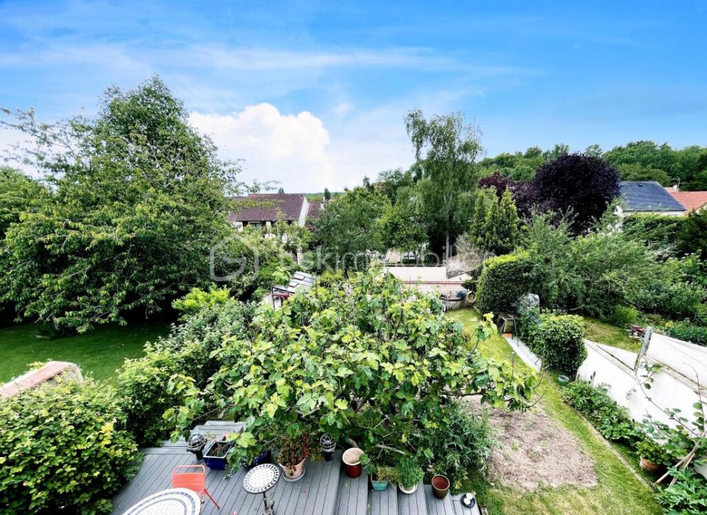 Maison familiale avec vue imprenable – Un havre de paix au cœur de Val d’Arcy – 5 pièces – 3 chambres – 130 m²