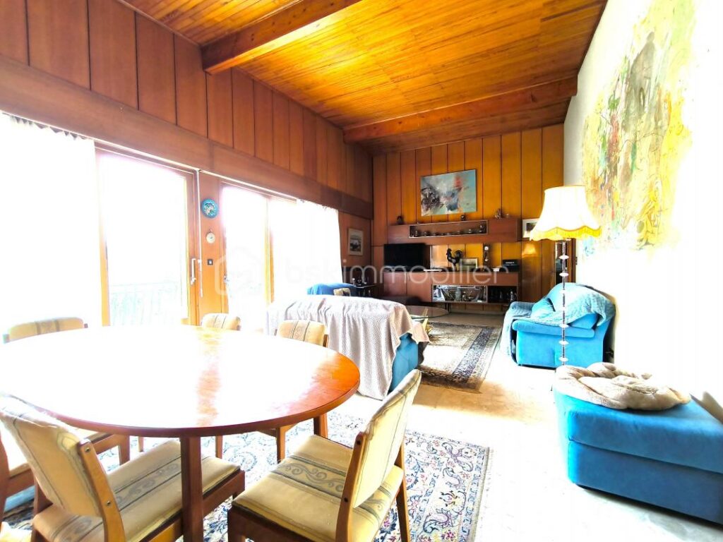 MAISON D’ARCHITECTE DE 361m2 – 8 pièces – 5 chambres – 361 m²