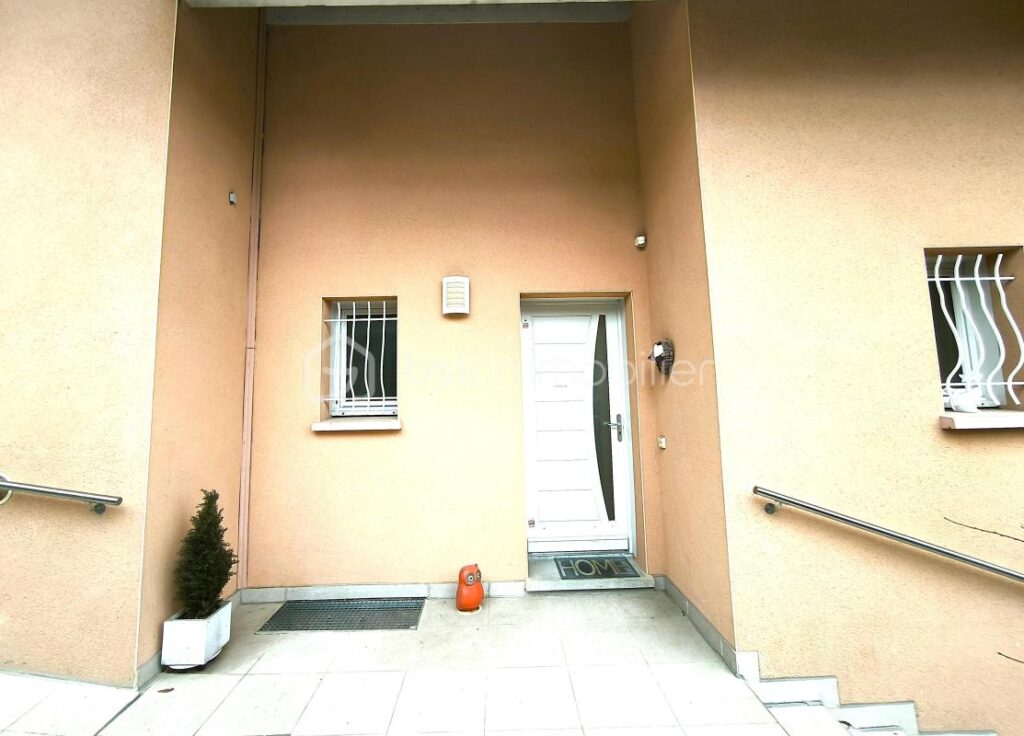 Maison à deux pas de la frontière Suisse – 6 pièces – 3 chambres – 179 m²