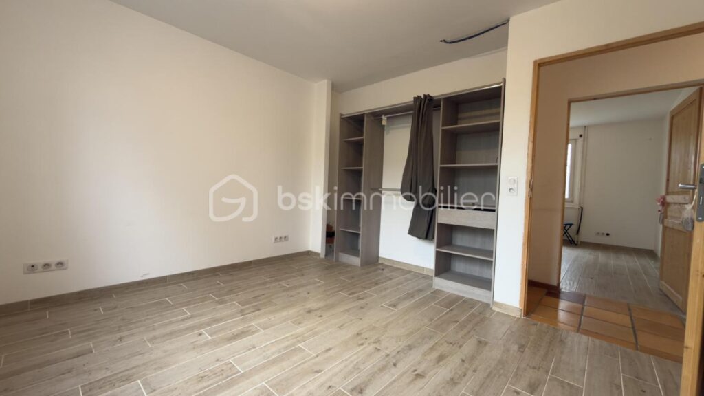 Magnifique maison de 136 m2 sur 4000 m2 de terrain – 6 pièces – 3 chambres – 136 m²