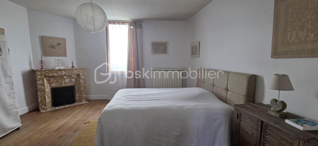 Charmante maison mitoyenne avec jardin à 2 minutes du centre-ville – 6 pièces – 4 chambres – 101 m²