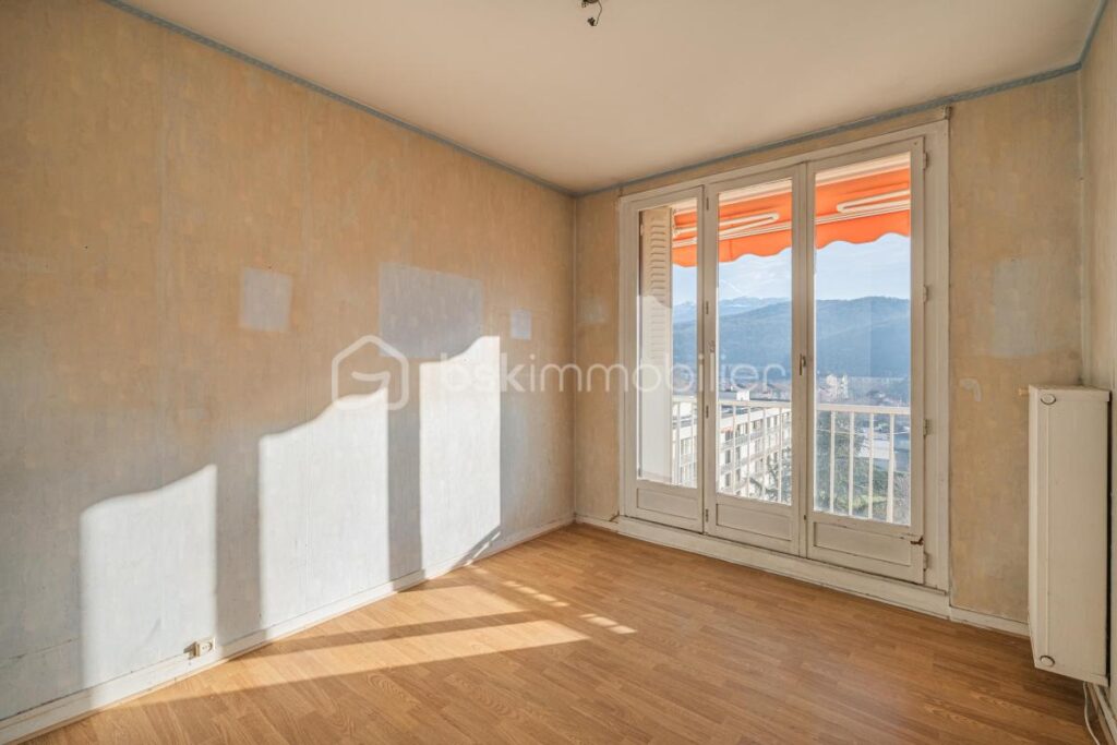 Appartement familial et lumineux avec balcon et vue dégagée – Le Pont de Claix – 5 pièces – 3 chambres – 81 m²