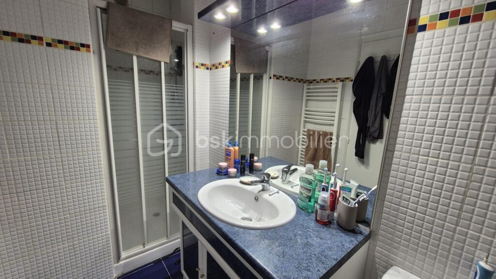 A VENDRE APPARTEMENT T2 CABINE RENOVE DE 50M² A SAINT CYPRIEN – COTE PLAGE – FRONT DE MER – VUE SUR LA MEDITERRANNEE ET LES ALBERES – PARKING PRIVE – ASCENSEUR – EMPLACEMENT PREMIUM – 3 pièces – 2 chambres – 50 m²