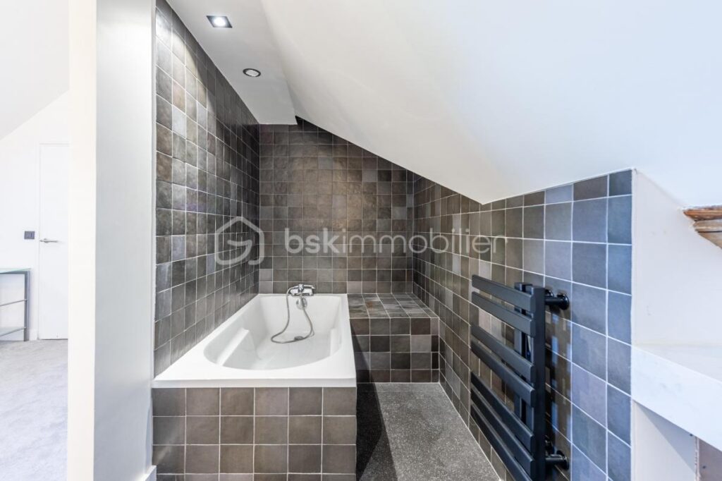 SUPERBE VILLA D ARCHITECTE SAINT JORIOZ / LAC ANNECY VUE LAC – 8 pièces – 6 chambres – 358 m²