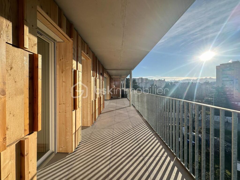 APPARTEMENT T3, DERNIER ETAGE, TERRASSE ET VUE EXCEPTIONNELLE – 3 pièces – 2 chambres – 78 m²