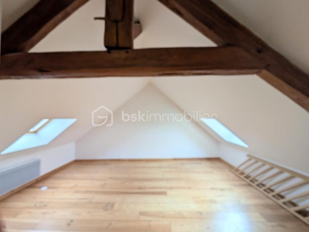 Maison en pierre pleine de charme avec jardin et cave voûtée – 4 pièces – 3 chambres – 79 m²