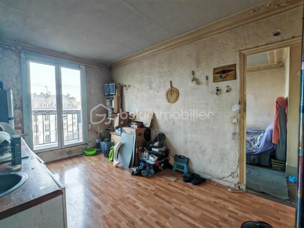 T2 à rénover entièrement avec balcon – Quartier vivant Stalingrad / Canal – Vue dégagée – 2 pièces – 1 chambre – 30 m²