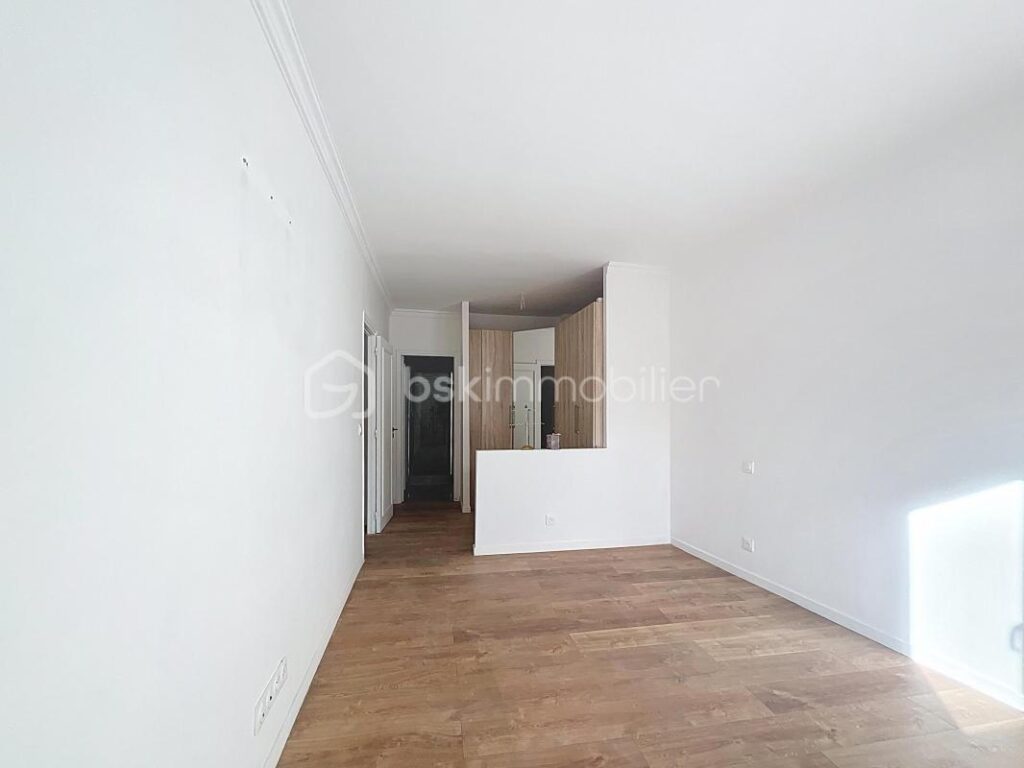 Appartement 4 pièces de 122 m2 refait entièrement à neuf à L’HAY LES ROSES – 4 pièces – 2 chambres – 121 m²