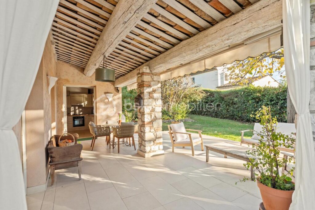 Une villa clés en main, alliant charme et sérénité dans un écrin de verdure – 5 pièces – 4 chambres – 170 m²