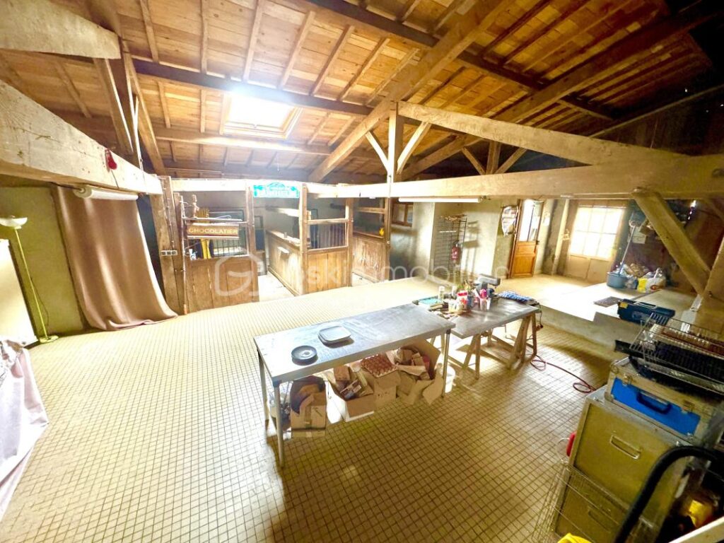 Au cœur du Gers – Maison de caractère en pierre avec chambres d’hôtes et dépendances – 9 pièces – 5 chambres – 202 m²