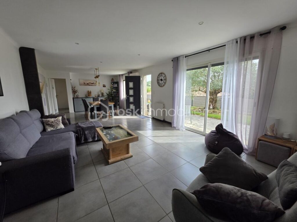 MAISON 128 m²- 4 CHAMBRES- PISCINE- POOL HOUSE- GARAGE – 5 pièces – 4 chambres – 128 m²