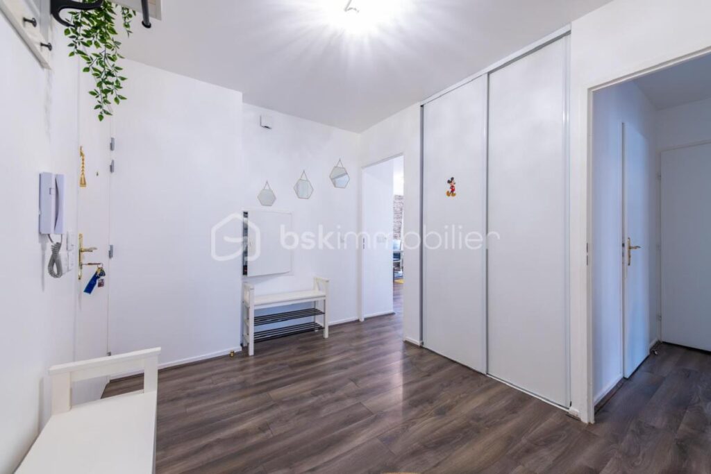 À VENDRE – Appartement 4 pièces – DPE C – Vue Disneyland – Serris (77700) – À 10 min à pied du RER – 4 pièces – 3 chambres – 79 m²