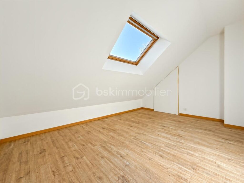 Maison 7 pièces de 141m2 à PARON (89100) – 7 pièces – 5 chambres – 141 m²