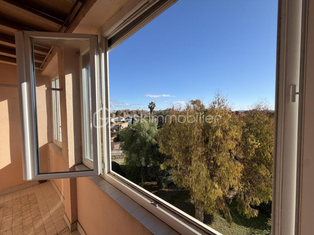 T4 duplex 67,5 m² dernier étage – loggia, garage, cave, parking – Hyères Ouest – 4 pièces – 3 chambres – 67 m²