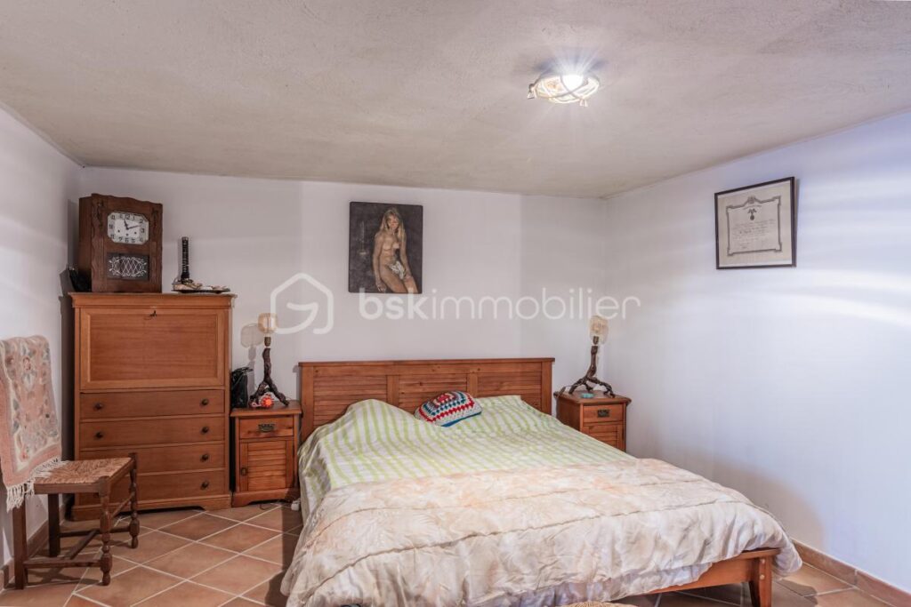 MAISON DE CHARME AU PRADET – LES OURSINNIÈRES – 7 pièces – 4 chambres – 192 m²