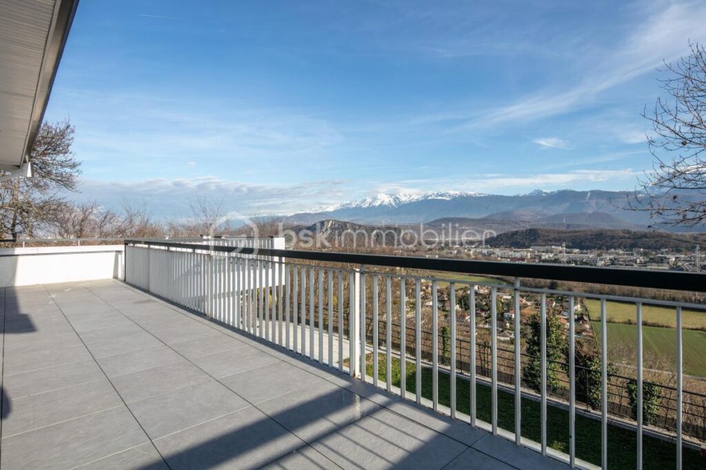 Maison de 200m2 avec piscine – 6 pièces – 4 chambres – 200 m²