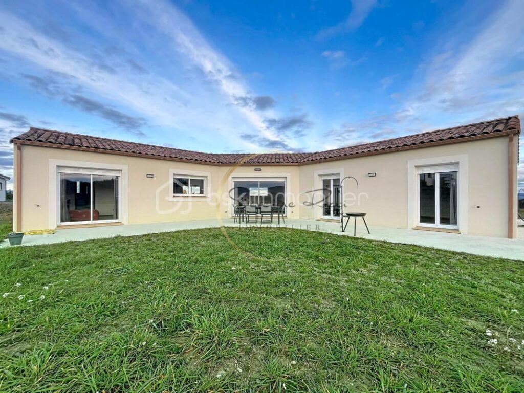 VILLA DE 180 M² – 6 pièces – 4 chambres – 181 m²