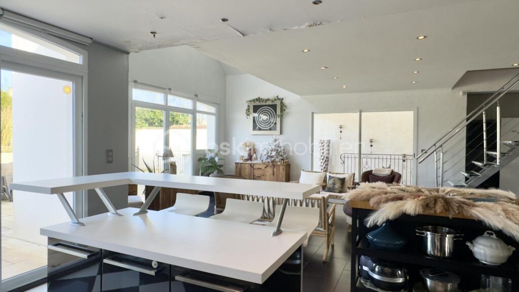 À Vendre – Maison d’Exception à Armentières-en-Brie 240m2 – 6 pièces – 4 chambres – 239 m²