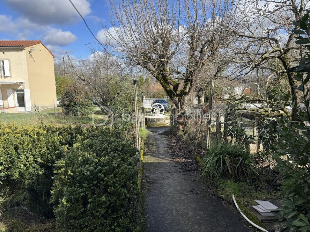 Maison 79m2 – 2 chambres – Sous-sol complet – terrain 706m2 – 4 pièces – 2 chambres – 79 m²