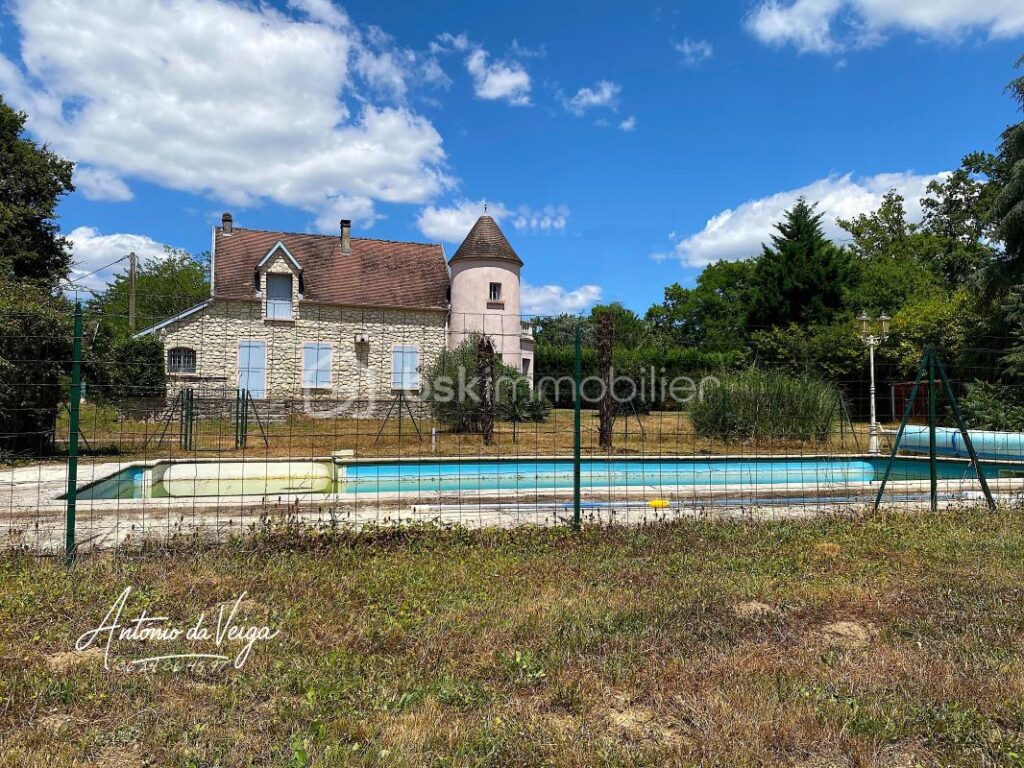 Propriété de charme avec parc arboré et piscine – 5 pièces – 3 chambres – 113 m²