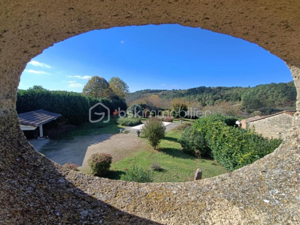 Ancienne et Magnifique Bâtisse en Pierres de 132 m2, située à Doissat 24170 – 6 pièces – 4 chambres – 132 m²