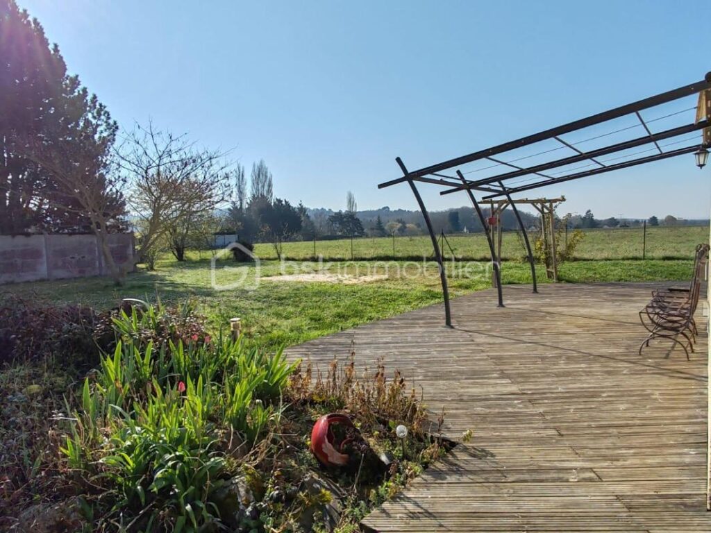 Charmante maison de 131 m² avec jardin, située à D&rsquo;Huison-Longueville – 6 pièces – 4 chambres – 131 m²