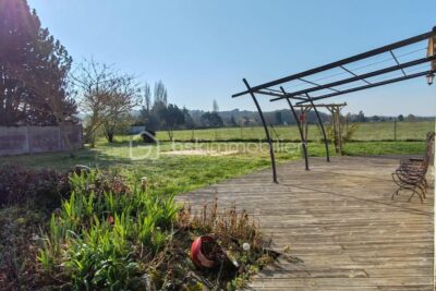 Charmante maison de 131 m² avec jardin, située à D&rsquo;Huison-Longueville – 6 pièces – 4 chambres – 131 m²