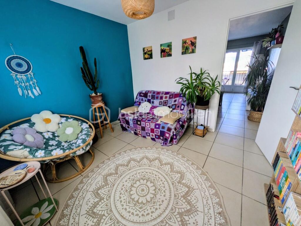 ✨ Bien rare à Valence ! Appartement T4 au 6ᵉ étage avec ascenseur, vue exceptionnelle sur le château de Crussol, quartier très prisé – 4 pièces – 2 chambres – 68 m²