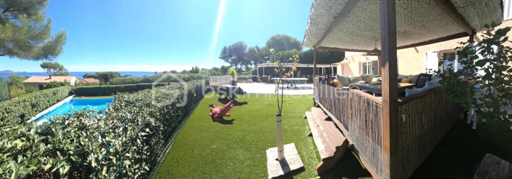 A LES ISSAMBRES (VAR) – PROPRIETE 7 PIECES 173 M² AVEC GRAND GARAGE ET PISCINE – VUE MER – 7 pièces – 4 chambres – 173 m²