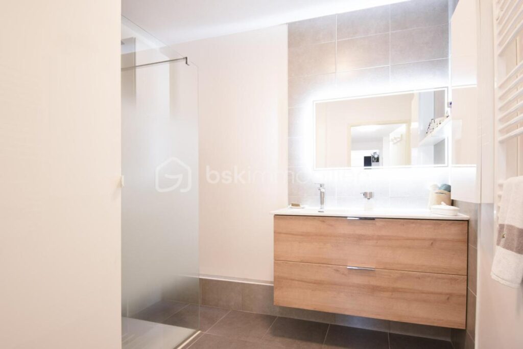 T4 récent équipé et meublé – Terrasse – Résidence 2021 – Prêt à emménager immédiatement – 4 pièces – 3 chambres – 73 m²