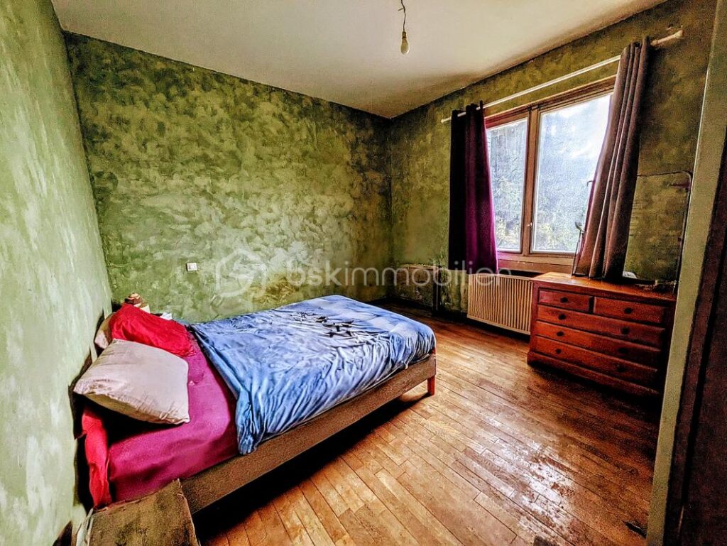 Maison individuelle dans petit village – 6 pièces – 4 chambres – 114 m²