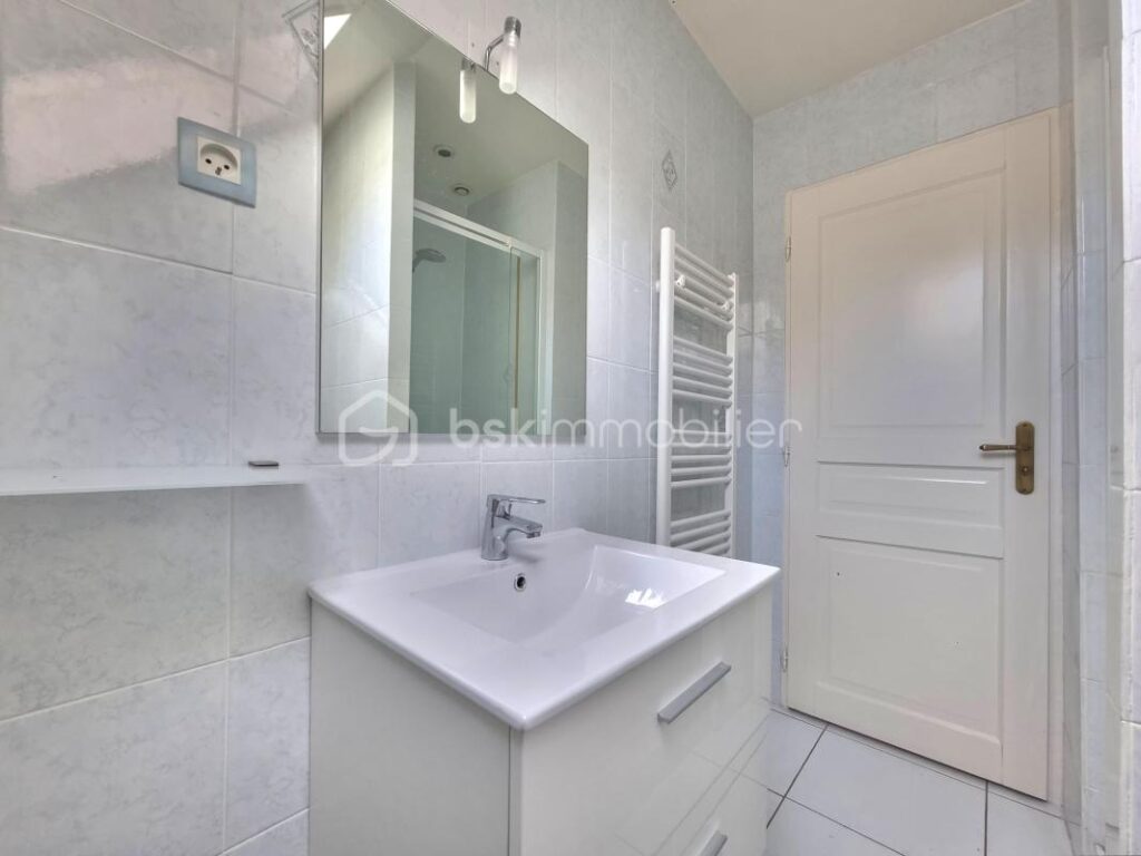 MAISON SUR SOUS-SOL TOTAL_4 CHAMBRES_ JARDIN ! – 5 pièces – 4 chambres – 130 m²