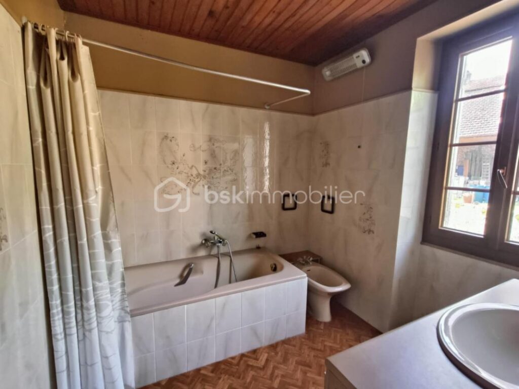 Grande Maison de Village en Pierres de 153 m2 à Allas les Mines – 6 pièces – 4 chambres – 153 m²